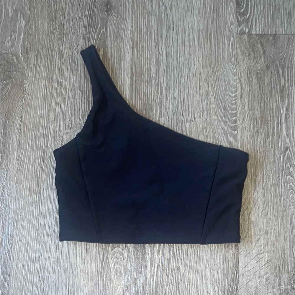Wilo one shoulder sports bra size xs in black